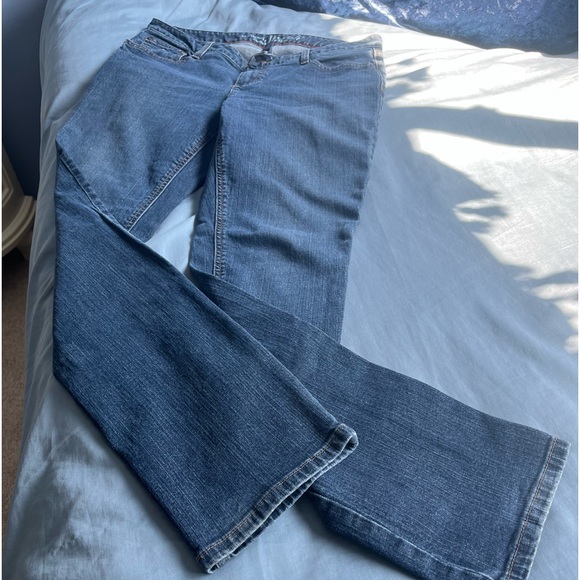 Tommy Hilfiger Modern straight cut denim jeans. Size 10R. EUC. - Picture 5 of 5